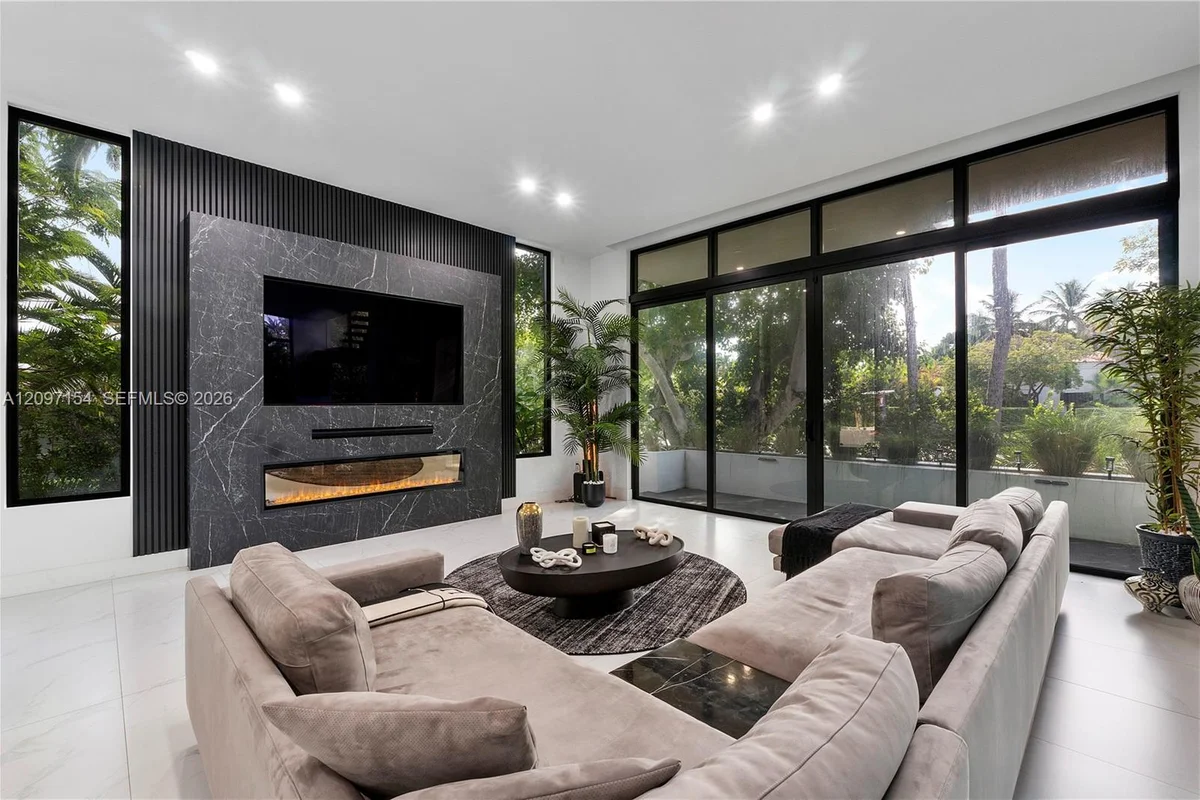 4364 Alton Rd, Miami Beach: photo 1 of 59