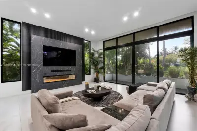 4364 Alton Rd, Miami Beach: photo 1 of 59