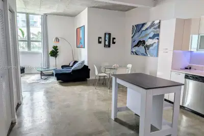 234 NE 3rd St #1204, Miami: photo 1 of 17