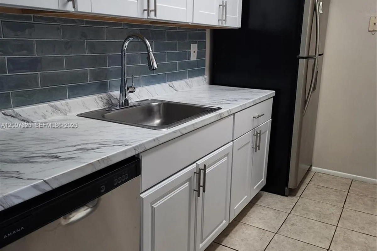 1201 Lake Victoria Dr #F, West Palm Beach: photo 1 of 17