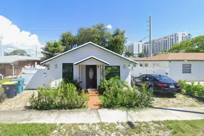 206 SW 2nd Ter, Dania Beach: photo 1 of 15