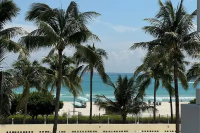 2899 Collins Ave #425, Miami Beach: photo 1 of 26