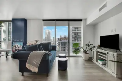 55 SE 6th St #3701, Miami: photo 1 of 22
