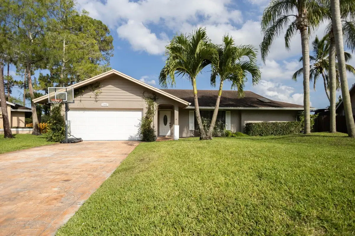 13454 Columbine Ave, Wellington: photo 1 of 18