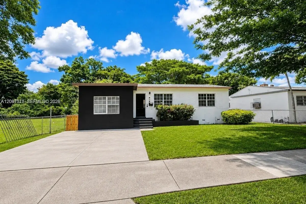 1035 NW 50th St, Miami: photo 1 of 5