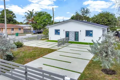 1397 NW 40th St, Miami: photo 1 of 25