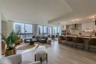 333 N New River Dr E #3504, Fort Lauderdale: photo 1 of 18
