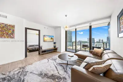 1000 Brickell Plz #2111, Miami: photo 1 of 48