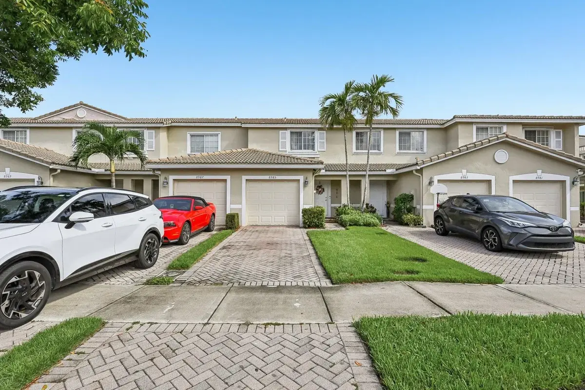 8985 Lancaster St, Tamarac: photo 1 of 24