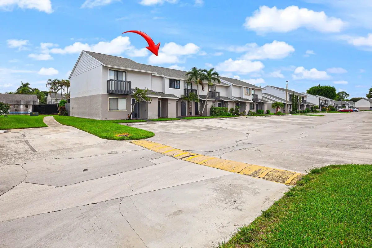 4605 Pier Dr, Greenacres: photo 1 of 42