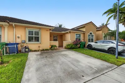 10908 SW 236th Ter, Homestead: photo 1 of 27