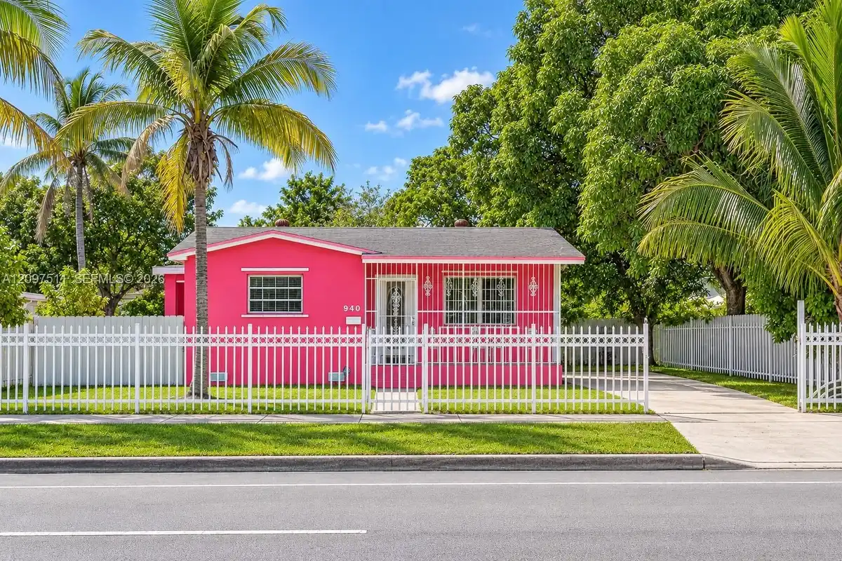 940 NW 135th St, North Miami: photo 1 of 51
