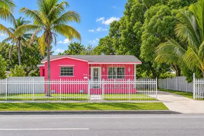 940 NW 135th St, North Miami: photo 1 of 51
