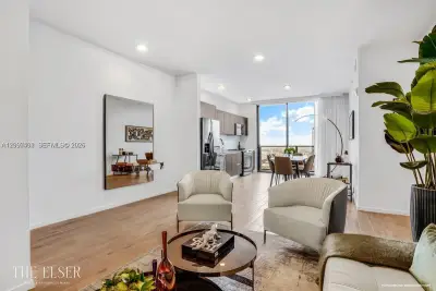 398 NE 5th St #1601, Miami: photo 1 of 7