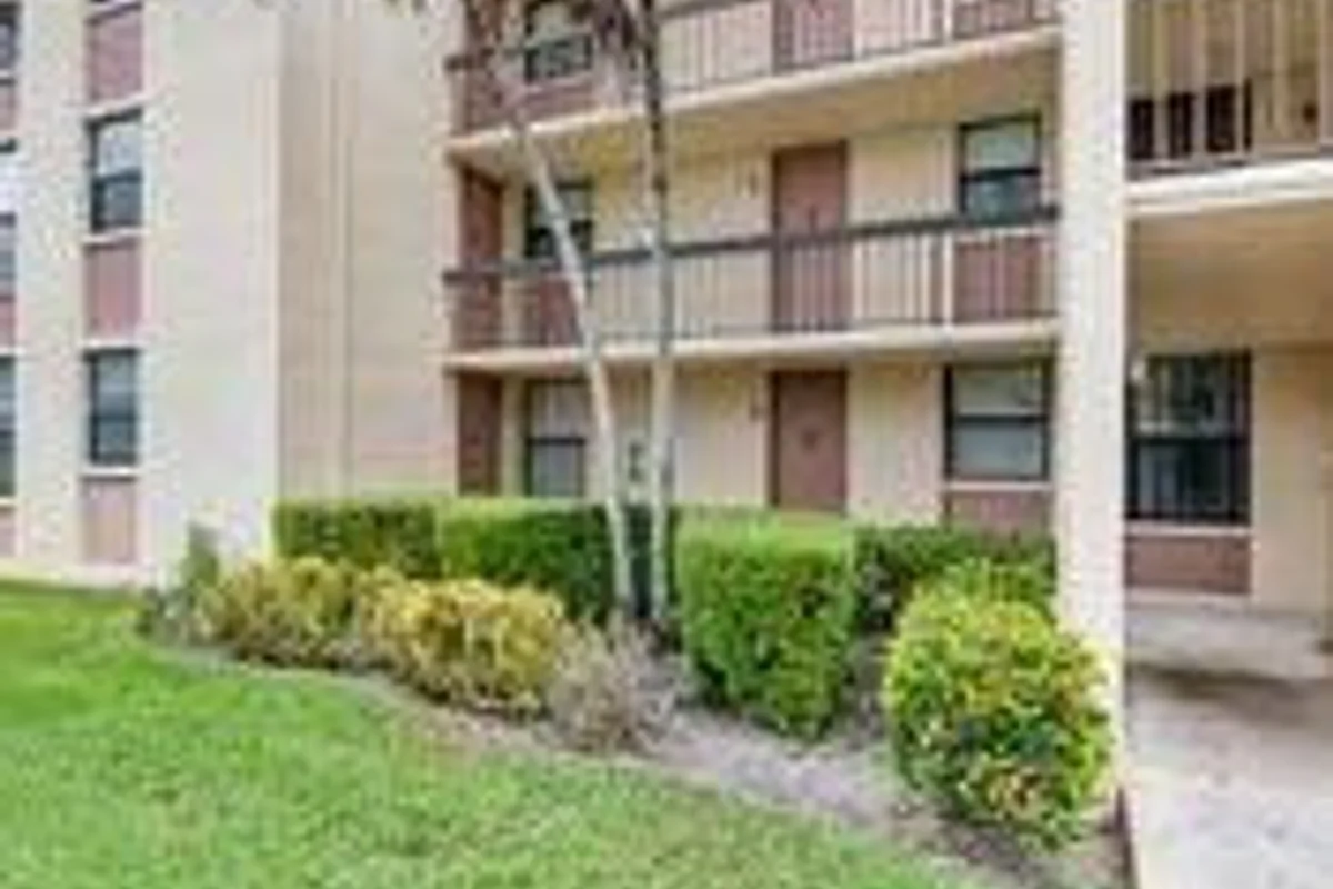 8429 Forest Hills Dr #208, Coral Springs: photo 1 of 12
