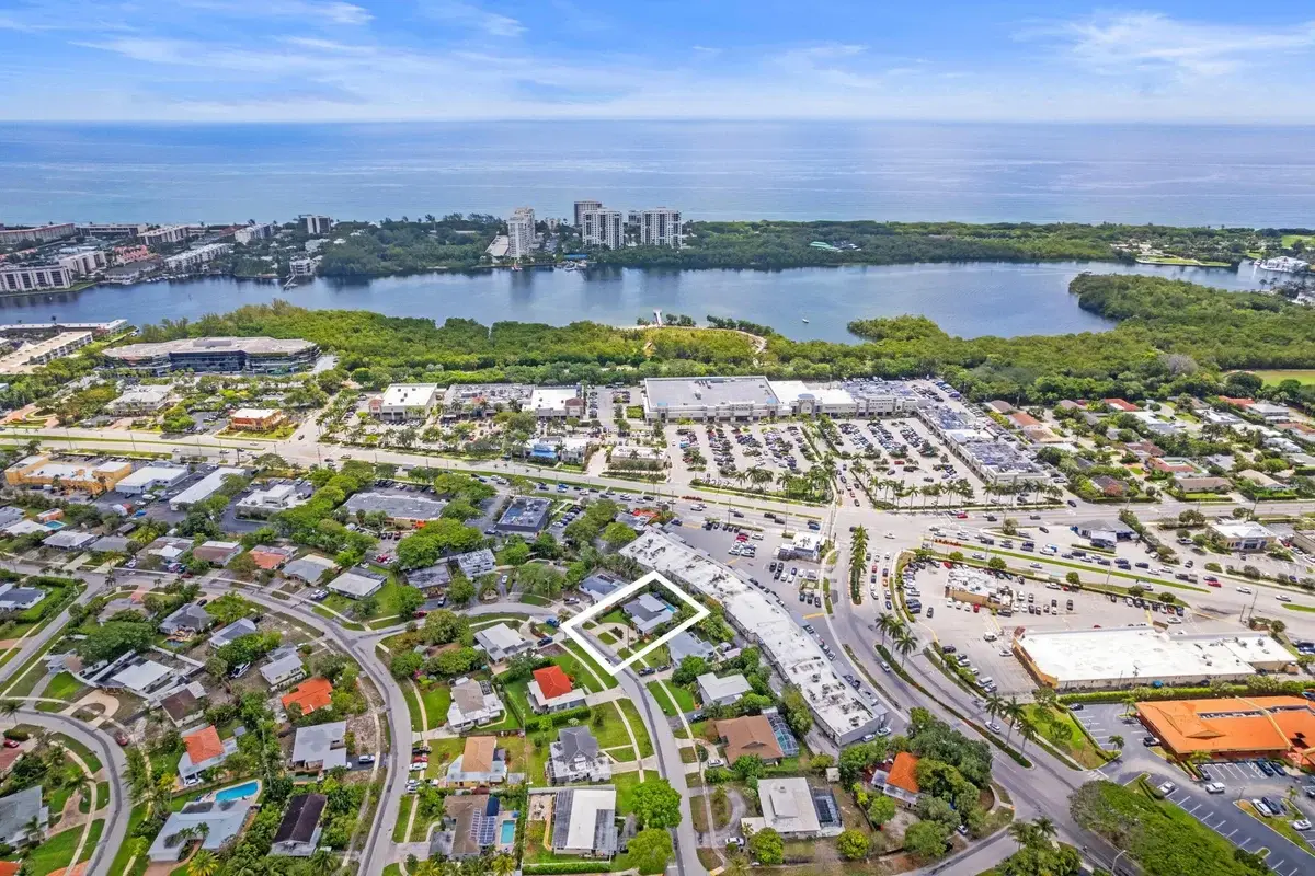 450 NE 5th Cir, Boca Raton: photo 1 of 45