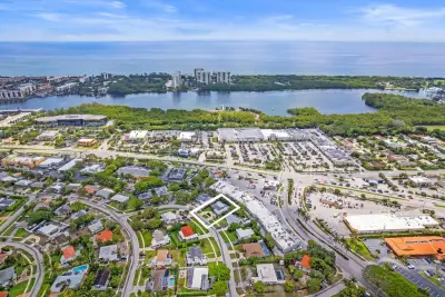 450 NE 5th Cir, Boca Raton: photo 1 of 45