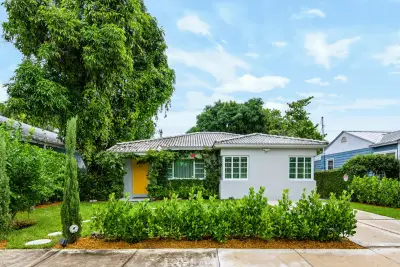 910 N M St, Lake Worth Beach: photo 1 of 55