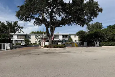 6275 Bay Club Dr #2, Fort Lauderdale: photo 1 of 7