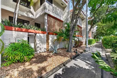1401 NE 9th St #50, Fort Lauderdale: photo 1 of 82