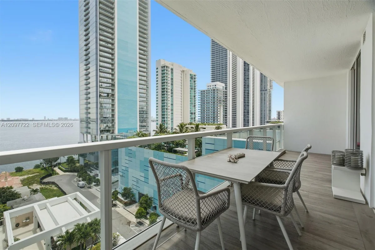600 NE 27th St #1204, Miami: photo 1 of 48