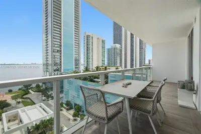 600 NE 27th St #1204, Miami: photo 1 of 48