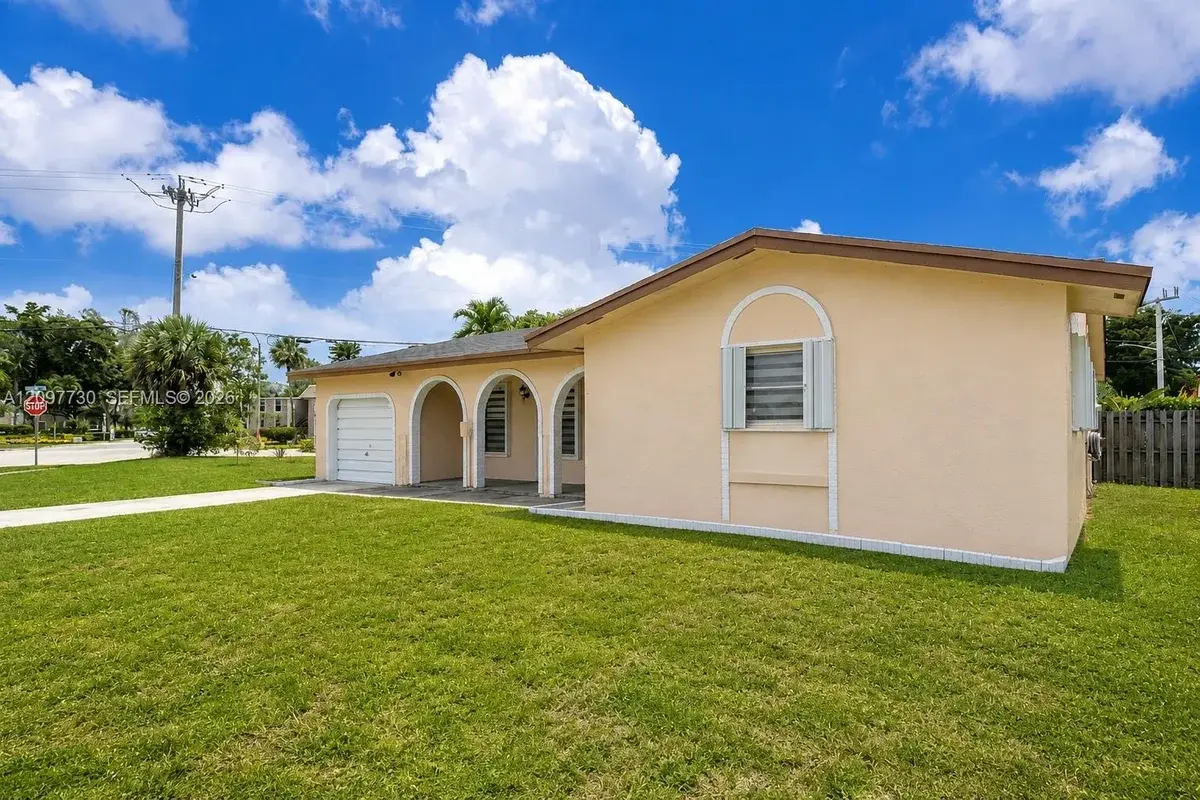 850 NW 79th Ave, Margate: photo 1 of 26