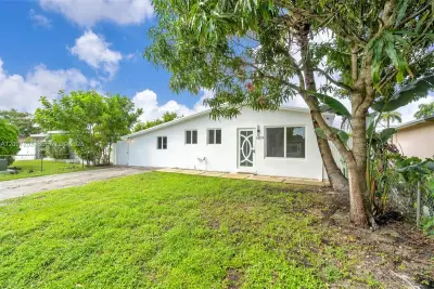 6609 SW 1st Ct, Pembroke Pines: photo 1 of 31