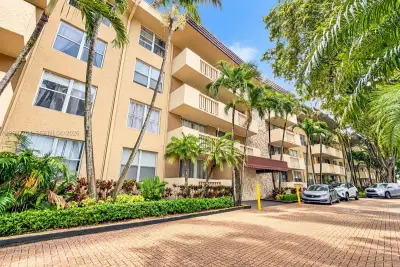 1800 Sans Souci Blvd #236, North Miami: photo 1 of 24