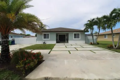 3481 NW 212th St, Miami Gardens: photo 1 of 31