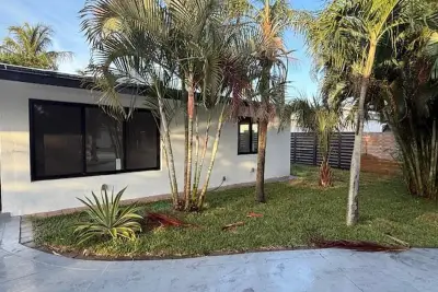 1449 SE 8th St, Deerfield Beach: photo 1 of 19