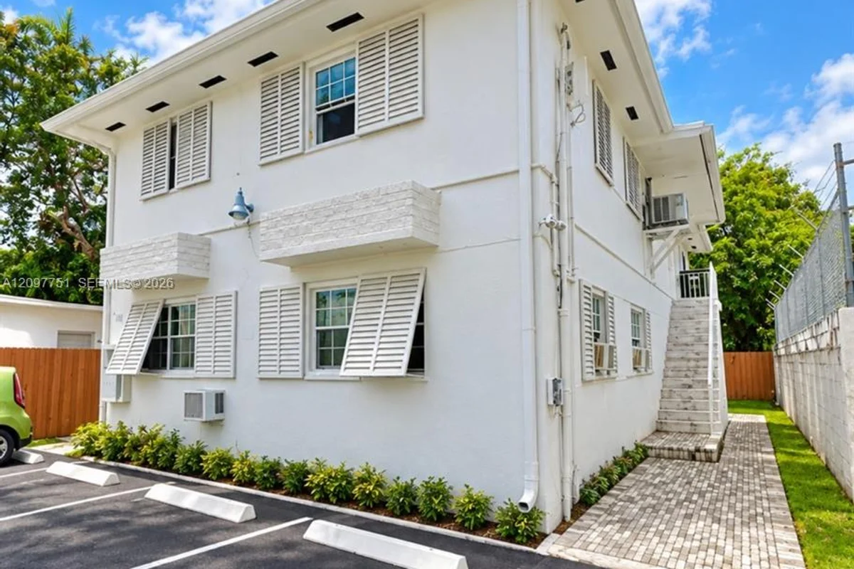 160 NW 62nd St #3, Miami: photo 1 of 17