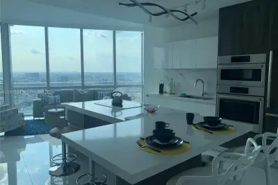851 NE 1st Ave #3404, Miami: photo 1 of 11