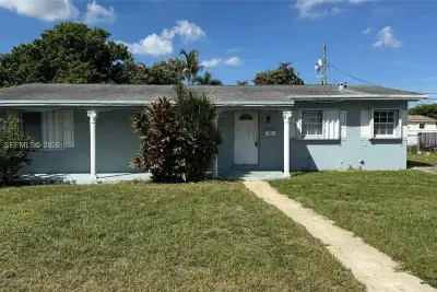 House in Miami Gardens: photo 1 of 13