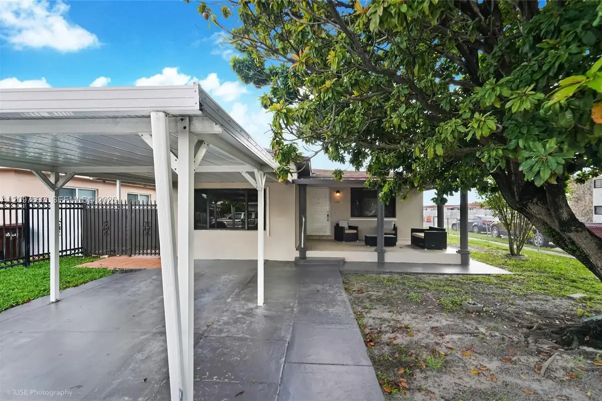 1321 W 2nd Ave, Hialeah: photo 1 of 15