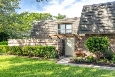 1110 11th Ter, Palm Beach Gardens: photo 1 of 37