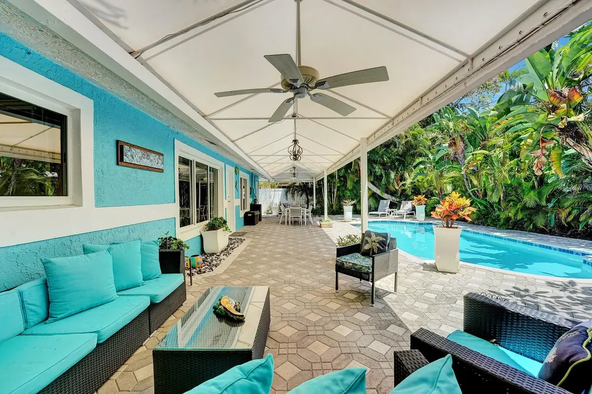 3488 NE 19th Ave, Oakland Park: photo 1 of 36