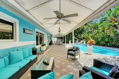 3488 NE 19th Ave, Oakland Park: photo 1 of 36