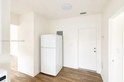 384 Tamiami Canal Rd #2, Miami: photo 1 of 6