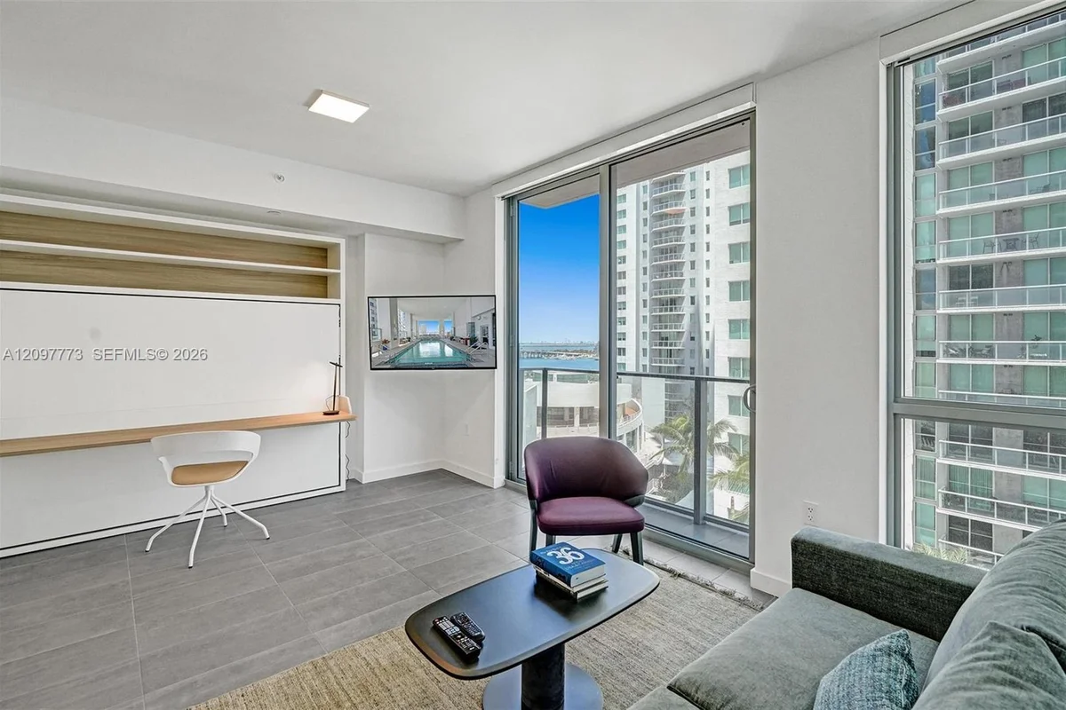 227 NE 2nd St #1610, Miami: photo 1 of 36