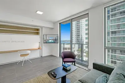 227 NE 2nd St #1610, Miami: photo 1 of 36