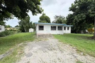 1421 NW Ave D, Belle Glade: photo 1 of 45