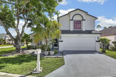 117 Hammocks Ct, West Palm Beach: photo 1 of 35