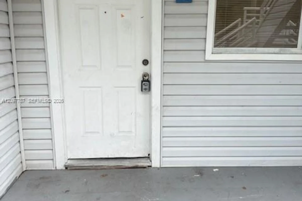 3425 NW 44th St #103, Oakland Park: photo 1 of 10