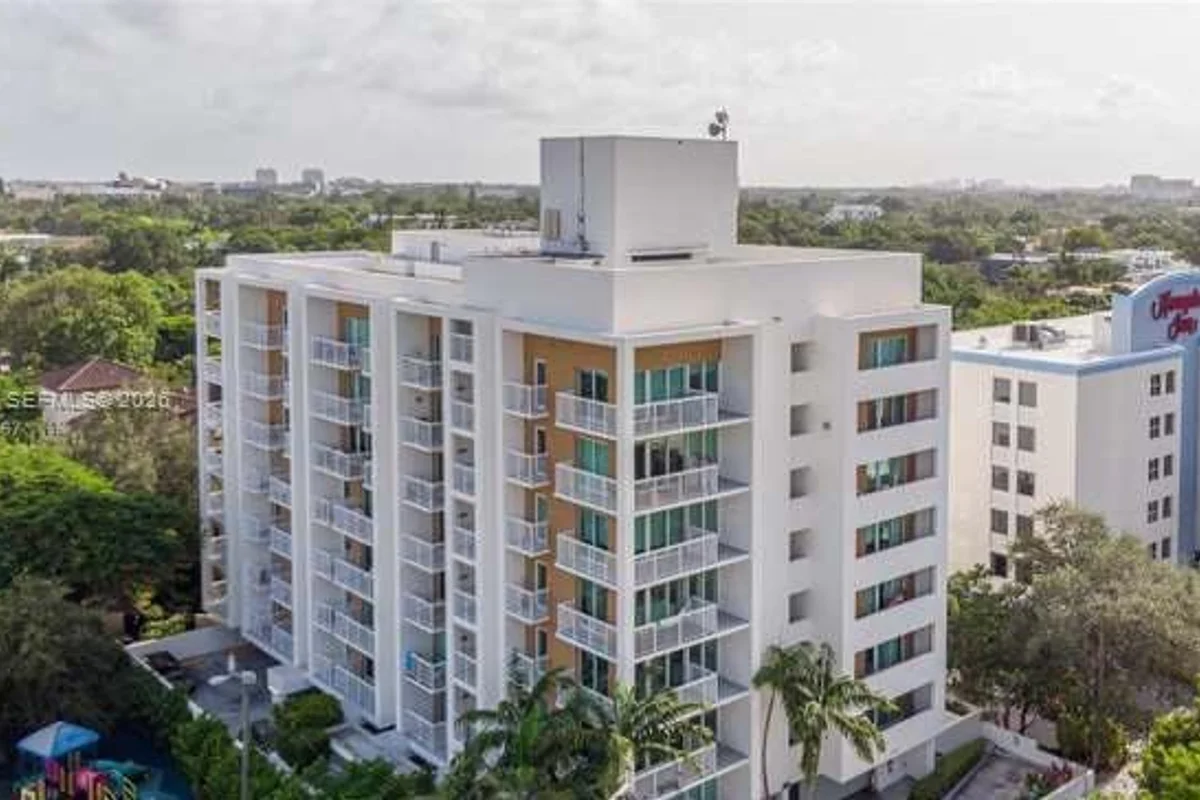 2740 SW 28th Ter #403, Miami: photo 1 of 21