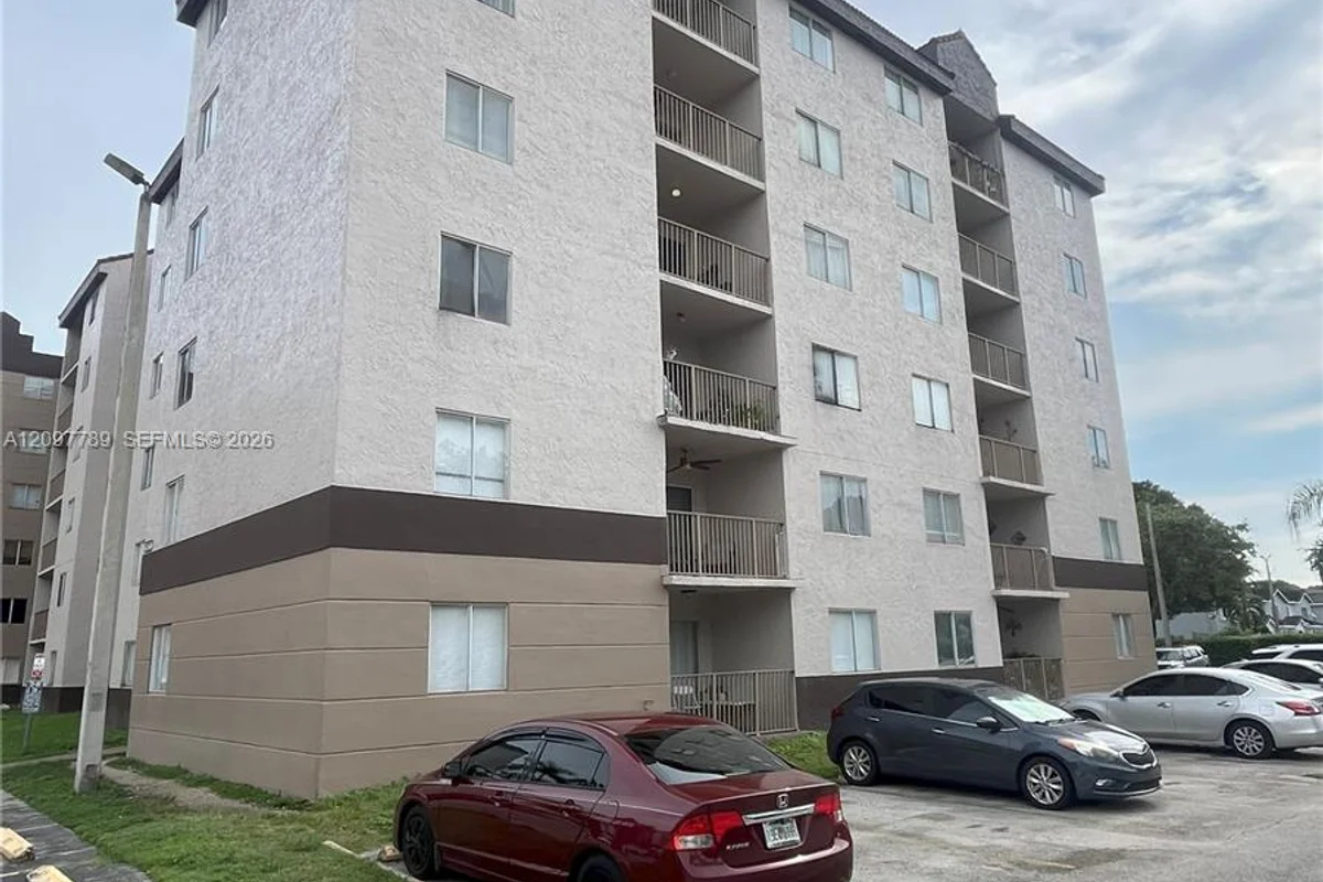 15221 SW 80th St #312, Miami: photo 1 of 15
