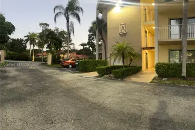 9301 SW 92nd Ave #A409, Miami: photo 1 of 9
