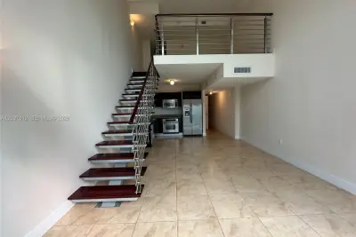 41 SE 5th St #1714, Miami: photo 1 of 20