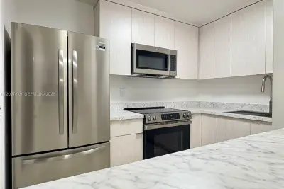 7711 SW 56th St #208A, Miami: photo 1 of 35