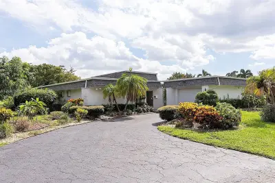 5010 Banyan Ln, Tamarac: photo 1 of 39